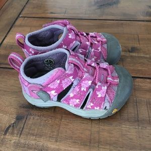 Keens toddler size 5